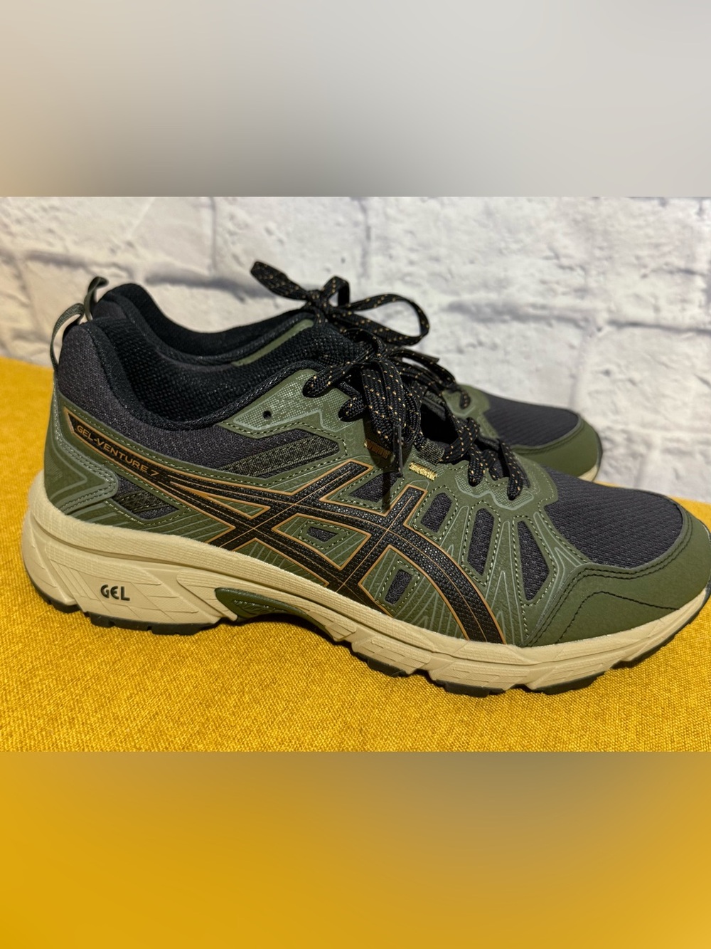 Men’s ASICS Gel Venture 7 Trail Running Shoes in Olive Green and Black, Size 8